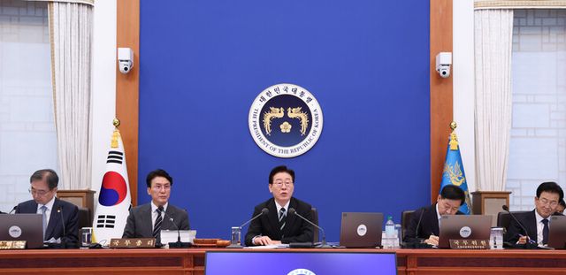 이재명 대통령이 28일 청와대에서 열린 국무회의 겸 비상경제점검회의에서 발언하고 있다. [사진=연합뉴스]