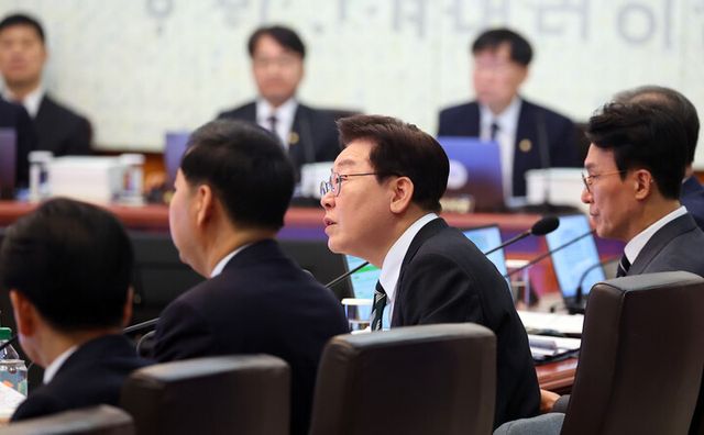 이재명 대통령이 28일 청와대에서 열린 국무회의 겸 비상경제점검회의에서 발언하고 있다. [사진=연합뉴스]