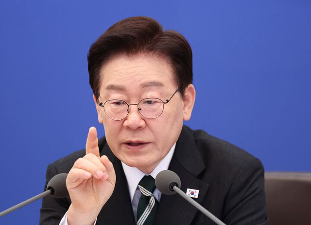 이재명 대통령이 28일 청와대에서 열린 국무회의 겸 비상경제점검회의에서 발언하고 있다. [사진=연합뉴스]