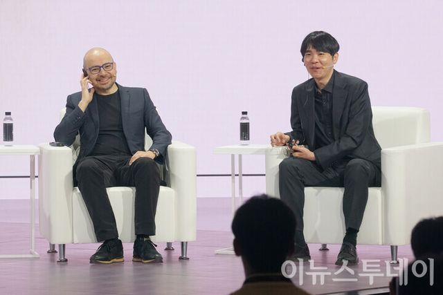 데미스 하사비스 구글 딥마인드 최고경영자(CEO)와 이세돌 9단(왼쪽). [사진=안경선 기자]&nbsp;