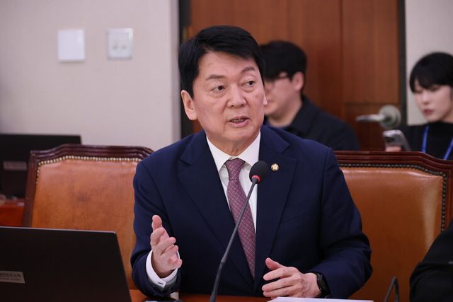 안철수의원이 국회 외교통일위원회 전체회의에서 질의를 하고 있다.[사진=안철수의원실]