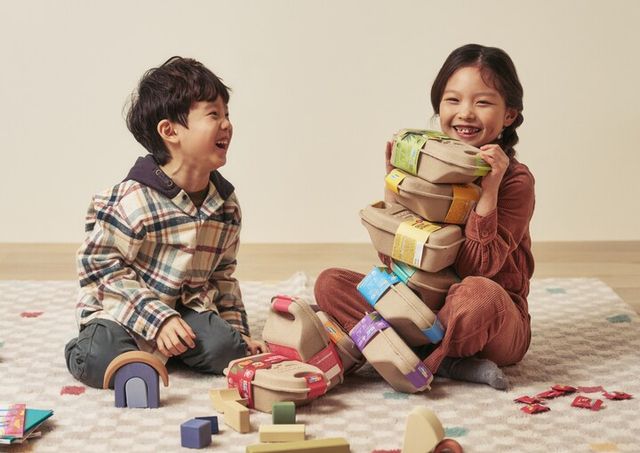 동아제약의 어린이 건강기능식품 ‘미니막스 정글 멀티비타민·미네랄’은 과일 맛과 구미 형태를 적용해 아이들이 간식처럼 섭취할 수 있도록 설계됐다. [사진=동아제약]