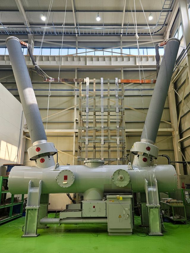 효성중공업이 개발한 세계 최대 용량 800kV 7000A GCB. [사진=효성그룹]