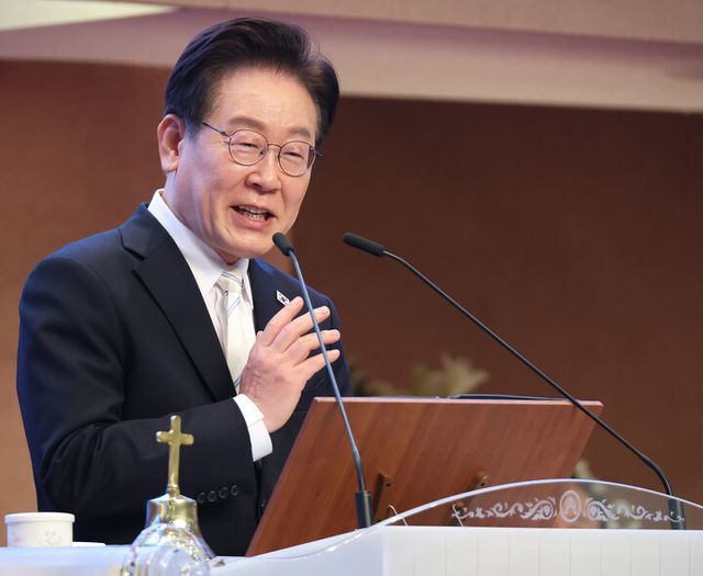 이재명 대통령이 5일 서울 여의도순복음교회에서 열린 부활절 연합예배에서 축사하고 있다. [사진=연합뉴스]