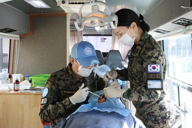 올해 임관 예정인 군의관 수가 지난해의 절반 이하로 급감하면서 군 의료체계 전반에 인력 공백 우려가 커지고 있다. [사진=합참]