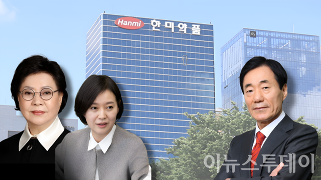 송영숙 한미사이언스 회장(왼쪽)과 장녀인 임주현 부회장(가운데),&nbsp; 신동국 한양정밀 회장. [사진=한미, 그래픽=김진영 기자]