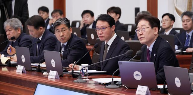 이재명 대통령이 9일 청와대에서 열린 수석보좌관회의에서 발언하고 있다. [사진=연합뉴스]