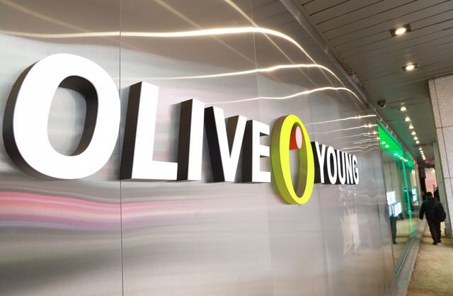 K뷰티 수혜를 입은 CJ올리브영이 2천 명 이상 고용을 늘린 것으로 나타났다. [사진=연합뉴스]