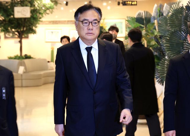 빈소 찾은 정진석 비서실장[사진=연합뉴스]