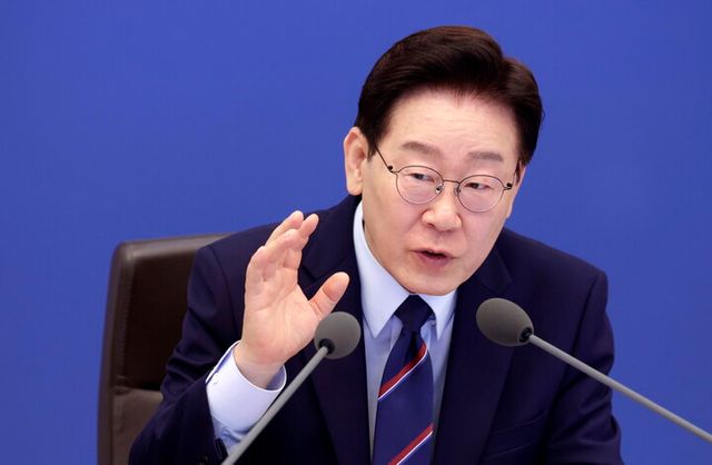이재명 대통령이 12일 청와대에서 열린 국무회의 겸 비상경제점검회의에서 발언하고 있다. [사진=연합뉴스]