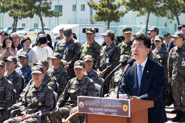 황종우 해양수산부 장관은 15일 부산 해군 작전사령부를 찾아 청해부대 48진 부대원들을 격려했다. [사진=해양수산부]