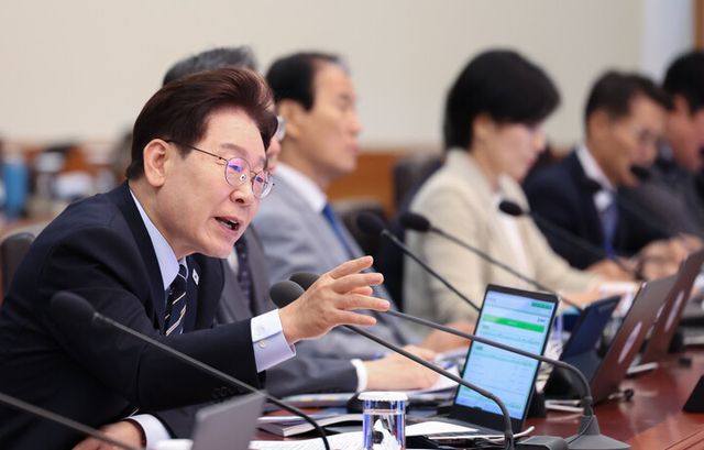이재명 대통령이 20일 청와대에서 열린 제22회 국무회의 겸 제9차 비상경제점검회의에서 발언하고 있다. [사진=연합뉴스]
