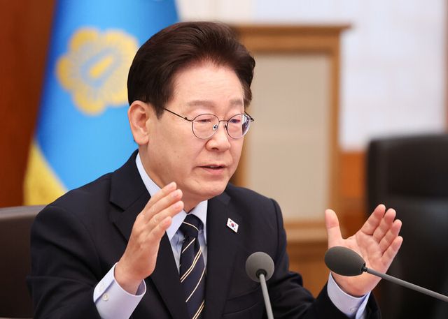이재명 대통령이 20일 청와대에서 열린 국무회의 겸 비상경제점검회의에서 발언하고 있다. [사진=연합뉴스]