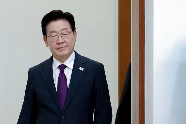 이재명 대통령이 21일 청와대에서 수석보좌관회의에 입장하고 있다. [사진=연합뉴스]