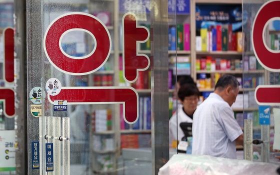 정부의 약가 정책이 단순 인하 중심에서 수출 경쟁력과 필수의약품 공급 안정성을 함께 고려하는 방향으로 바뀌고 있다. [사진=연합뉴스]