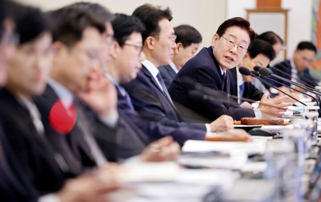 이재명 대통령이 26일 청와대에서 열린 국무회의 겸 비상경제점검회의에서 발언하고 있다. [사진=연합뉴스]
