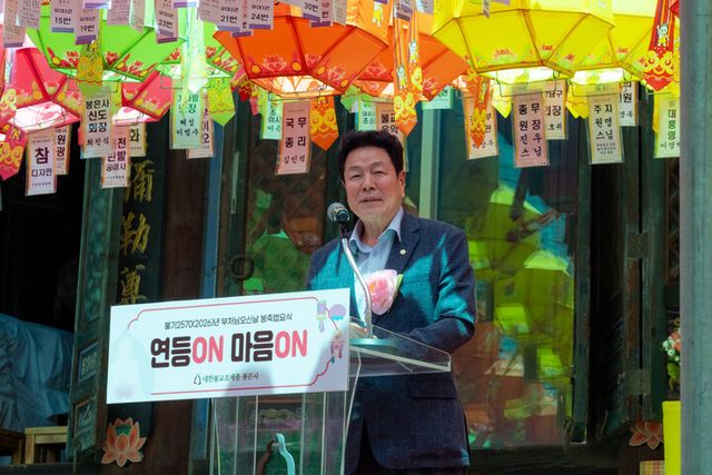 ‘봉은사 봉축법요식’에 참석한 이호귀 의장이 축사를 하고 있다. [사진=강남구의회]