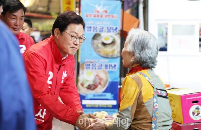 박완수 후보, 밀양 아리랑 방문 [사진=박완수 후보 선거사무소]