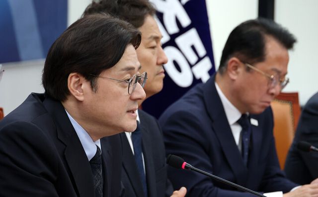 홍익표 청와대 정무수석이 지난달 22일 국회에서 열린 균형성장 주요 현안 당·정·청 정책간담회에서 인사말을 하고 있다. [사진=연합뉴스]