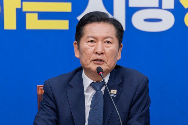 더불어민주당 정청래 대표가 6일 국회에서 열린 최고위원회의에서 발언하고 있다.[사진=연합뉴스]