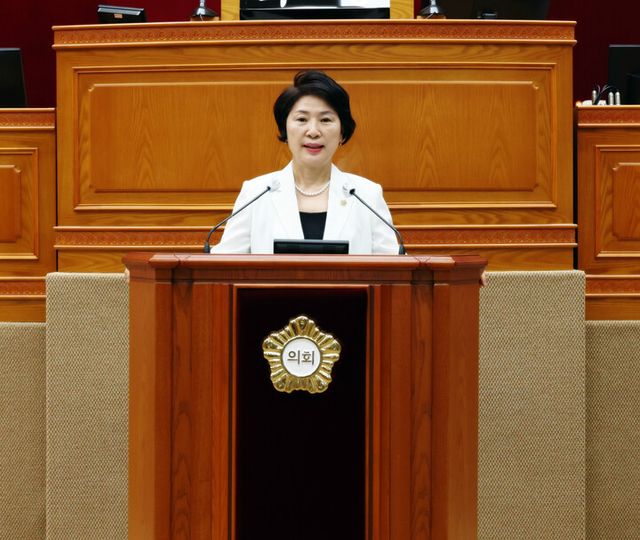 최병일 안양시의원이 안양시의회 본회의장에서 마지막 5분 자유발언에 나서 지난 8년간 시민과 함께한 의정활동을 되돌아보며, 안양의 미래를 위한 정책적 과제와 시민에 대한 감사의 마음을 전하고 있다.[사진 = 안양시의회]