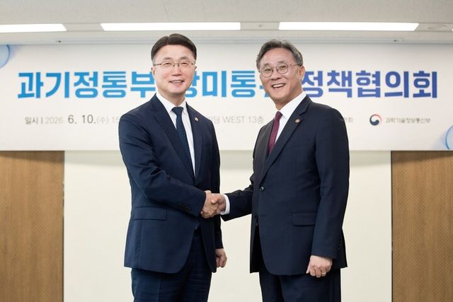 류제명 과기정통부 2차관과 고민수 방미통위 상임위원
