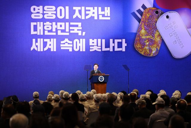 이재명 대통령이 25일 수원컨벤션센터에서 열린 6·25전쟁 제76주년 기념식에서 기념사를 하고 있다. [사진=연합뉴스]