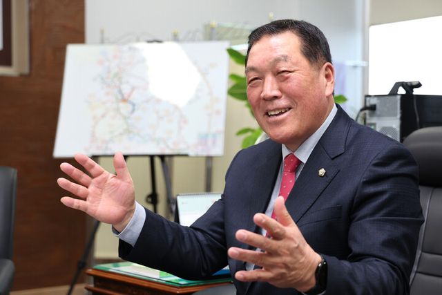 안정열 제8대 안성시의회 의장. [사진=안성시의회]