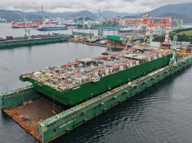 캐나다 '시더(Cedar) FLNG'가 도크 내에서 건조 중인 모습. [삼성중공업]