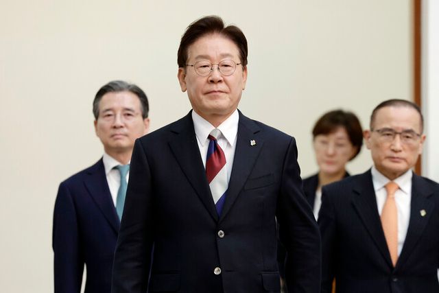 이재명 대통령이 지난 4일 청와대에서 열린 수석보좌관회의에 입장하고 있다. [사진=연합뉴스]
