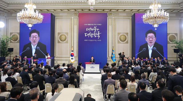 이재명 대통령이 8일 청와대 영빈관에서 열린 취임 1주년 기자회견에서 발언하고 있다. [사진=연합뉴스]