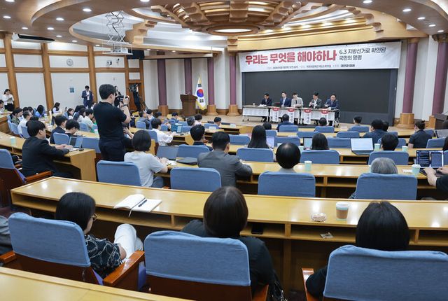 9일 국회 의원회관에서 국민의힘 개혁성향 모임 '대안과미래' 소속 의원들이 연 6·3 지방선거 평가 토론회를 열고 있다.[사진=연합뉴스]