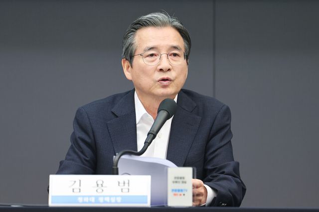 김용범 대통령비서실 정책실장이 지난 달 24일 서울 중구 프레스센터에서 열린 관훈토론회에서 모두발언을 하고 있다. [사진=연합뉴스]