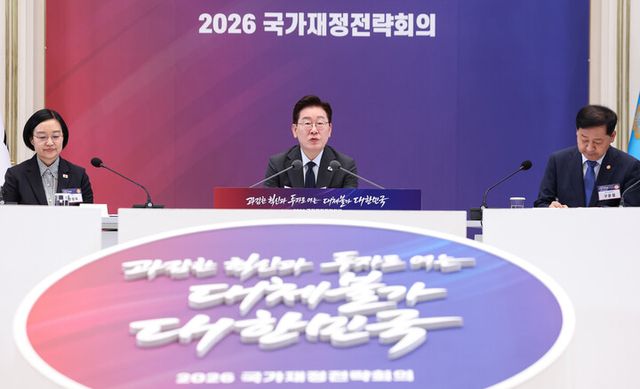 이재명 대통령이 13일 청와대에서 열린 국가재정전략회의에서 발언하고 있다.&nbsp;[사진=연합뉴스]