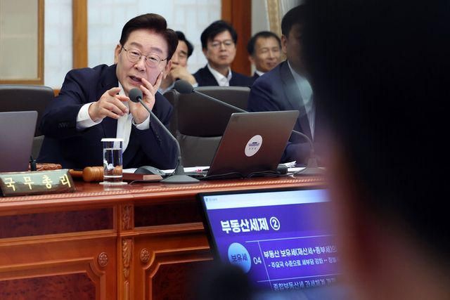 이재명 대통령이 14일 청와대에서 열린 국무회의에서 발언하고 있다. [사진=연합뉴스]