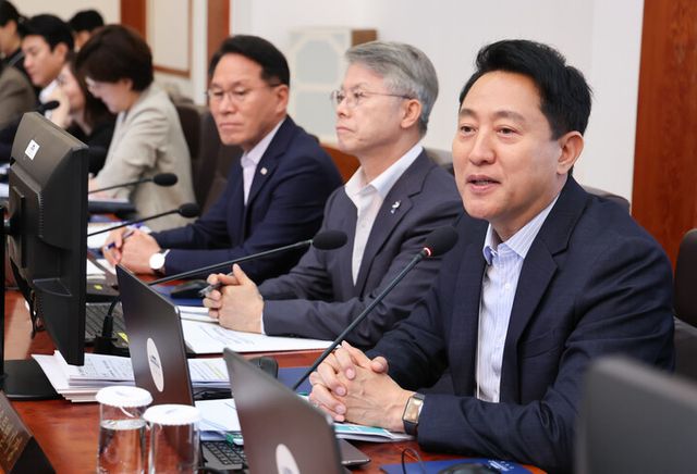 오세훈 서울시장이 14일 청와대에서 이재명 대통령 주재로 열린 국무회의에서 인사말을 하고 있다. [사진=연합뉴스]