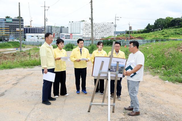 광명시의회 자치행정교육위원회, 소하1동 생활문화복합센터 등 공유재산관리계획안 대상지 현장점검. [사진=광명시의회]