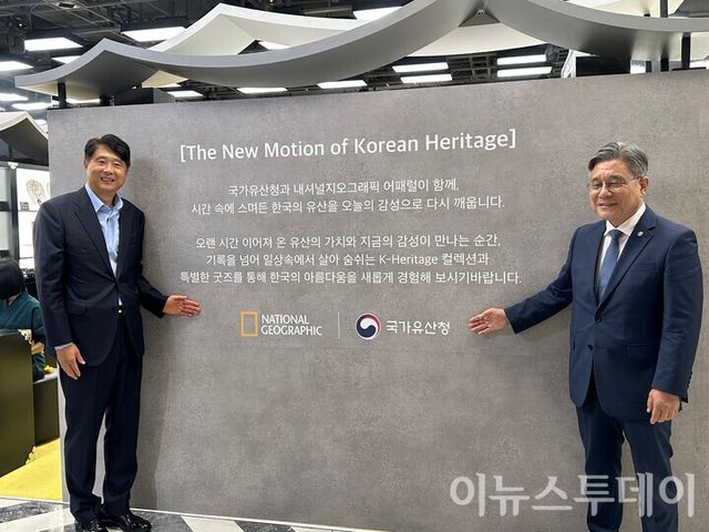 (왼쪽부터) 박영준 더네이쳐홀딩스 대표, 허민 국가유산청장. [사진=한민하 기자]
