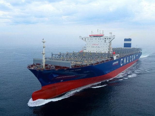 2022년 세계 최초로 건조돼 인도된 LNG 추진 초대형 컨테이너선. [사진=HD현대]