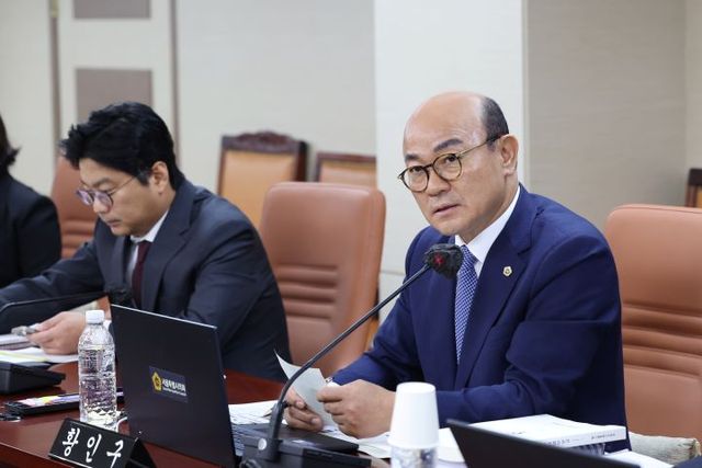황인구 의원 질의 모습. [사진=서울시의회]