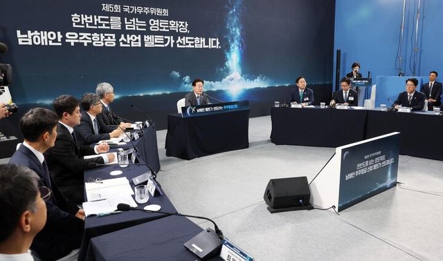 이재명 대통령이 3일 경남 진주시에서 열린 제5회 국가우주위원회에서 발언하고 있다. [사진=연합뉴스]