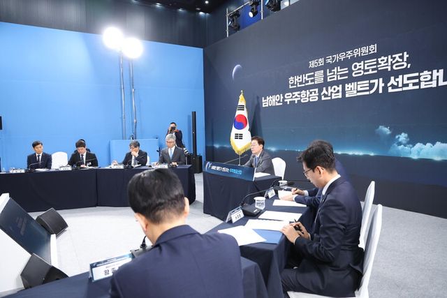 이재명 대통령이 3일 경남 진주시에서 열린 제5회 국가우주위원회에서 발언하고 있다. [사진=연합뉴스]