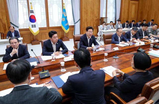 이재명 대통령이 10일 청와대에서 메가프로젝트 민관합동 제2차 점검회의를 주재하고 있다. [사진=연합뉴스]