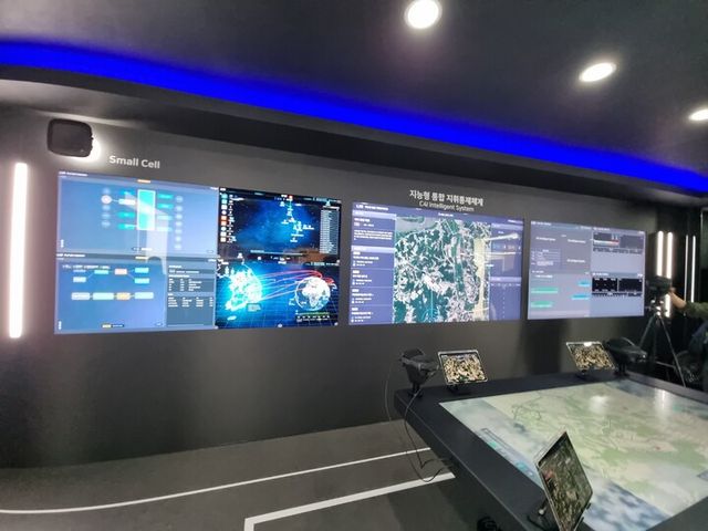 LIG D&A가 지난해 ADEX 2025에서 선보인 지능형 통합 지휘통제체계. [사진=LIG D&A]