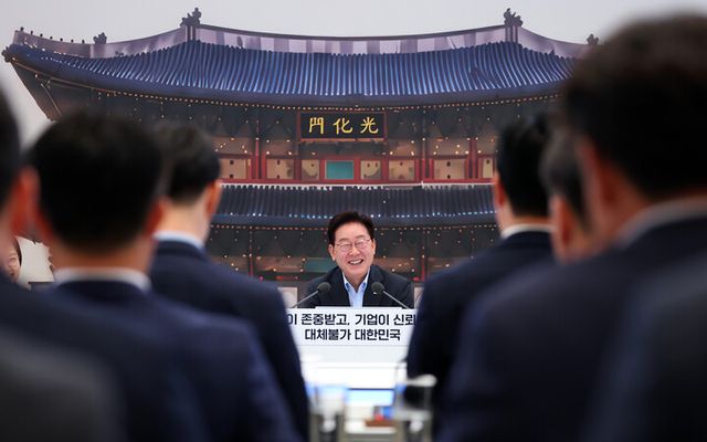 이재명 대통령이 4일 청와대 영빈관에서 열린 노동부·중기부·공정위 등에 대한 부처업무보고에서 발언하고 있다. [사진=연합뉴스]