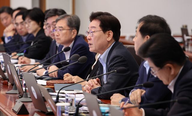 이재명 대통령이 4일 청와대에서 열린 국무회의에서 발언하고 있다. [사진=연합뉴스]