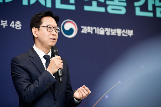 배경훈 부총리 겸 과학기술정보통신부 장관이 지난 7월 20일 세종특별자치시 정부세종청사에서 열린 ‘과학기술정보통신부 기자간담회’ 에서 취임 1주년 소회를 밝히고 있다. [사진=과기정통부]