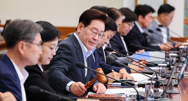 이재명 대통령이 4일 청와대에서 국무회의 개회선언을 하고 있다.[사진=연합뉴스]