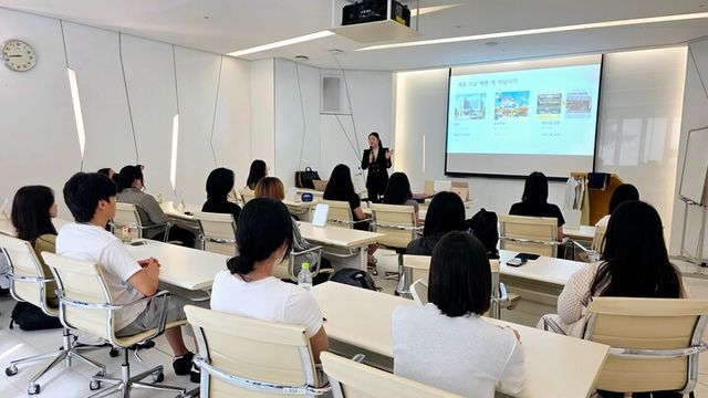 SK이노베이션 낙낙투어에서 진행된 참여형 교육 프로그램에 후원 청소년들이 참여하고 있다. [사진=SK이노베이션]