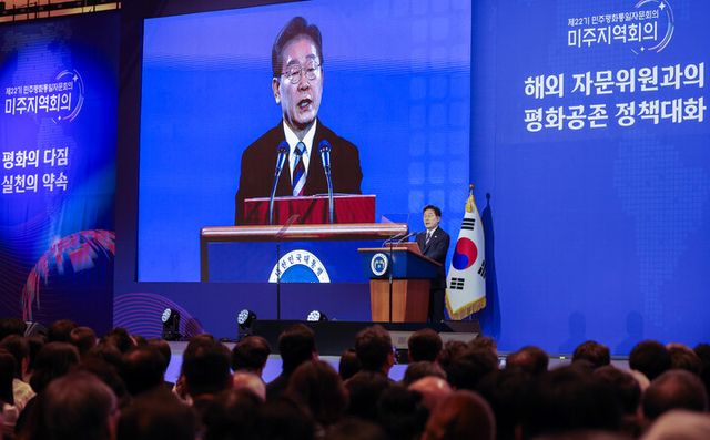 이재명 대통령이 2일 인천 영종도 인스파이어 리조트에서 열린 제22기 민주평통 미주지역 회의에서 격려사를 하고 있다. [사진=연합뉴스]
